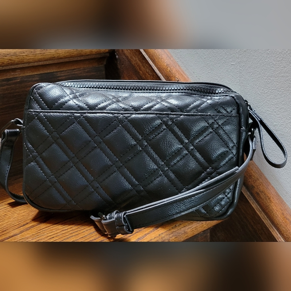 TAHARI Ladies Medium Black quilted Shoulder Crossbody Bag adjustable str…